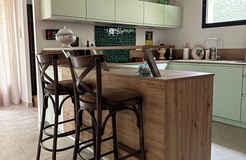 Saint-Hippolyte-de-Montaigu House | New single-storey house in the heart of a wooded garden