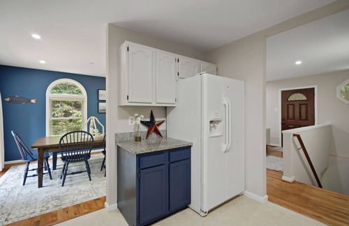 Rippon Cabin | NEW Freedom Lodge-Cabin near Shenandoah National Park, Winchester & Front Royal