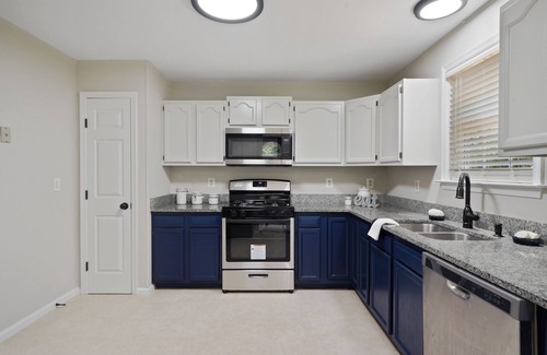 Rippon Cabin | NEW Freedom Lodge-Cabin near Shenandoah National Park, Winchester & Front Royal