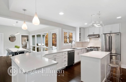 Water Mill House | New Fully Remodeled Post Modern Home, Perfect getaway for a family!