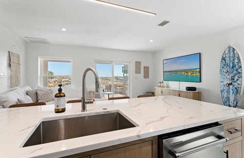 Ocean Cay House | *NEW* Fully Renovated, Luxury Oceanfront Cottage