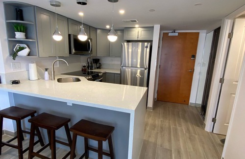 Waikiki Condo | New Fully Renovated Ilikai - 1 Bedroom High Floor