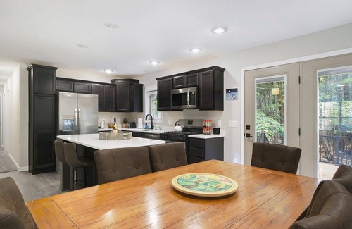 Mayfield House | NEW: Fun Filled Forest Vibes 6BDR Home S of DT TC ➠ 1942