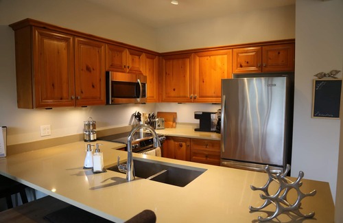 Upper Village House | New furnishings and recent remodel-best views in the Benchlands!