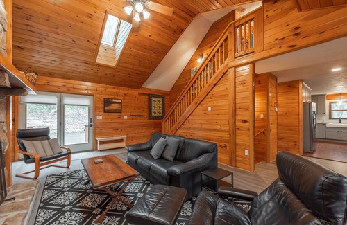 McHenry House | New! Ginseng Getaway: Lake Area, Fireplace, Game Table!