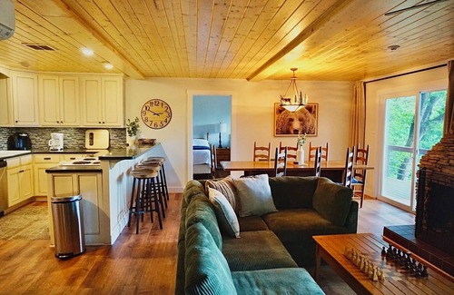 Maggie Valley Cabin | *New | Golf Course + Mountain Views | Hot Tub | Minutes to everything!
