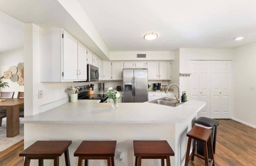 Glendale House | *NEW* Gorgeous Desert Oasis! Heated Pool & Hot Tub