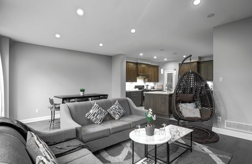 Carleton Place House | New Gorgeous Home In Carleton Place, Close to Beach BoatLaunch |20 Min To Ottawa