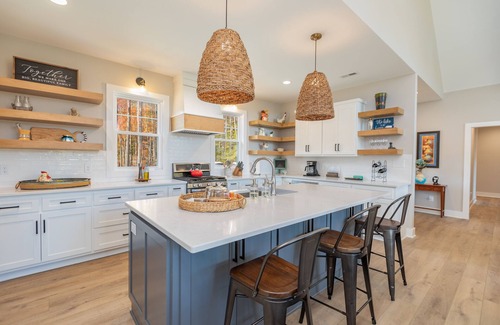 Littleton House | NEW Gorgeous Lakefront Home~Peaceful~Fully Stocked