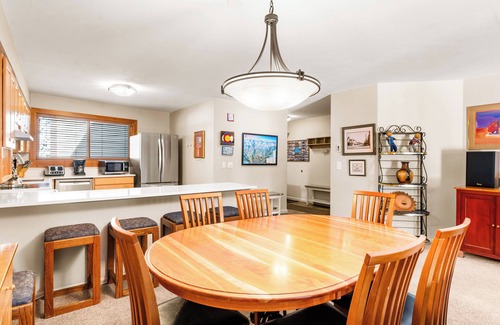 Four O'Clock Condo | New! Great 2 Bedroom Near Main St