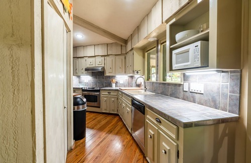 Eden Isle House | New! Greers Ferry Lakefront Home in Eden Isle
