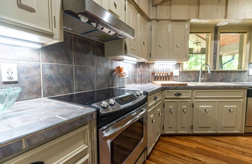 Eden Isle House | New! Greers Ferry Lakefront Home in Eden Isle