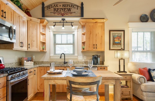 Falconhurst House | New Guest House in Asheville - GREAT LOCATION! FULLY FURNISHED!