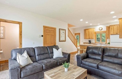 Nisswa House | NEW! Gull Lake Retreat steps from shore, Pontoon Rentals, Sports Court
