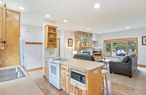 Nisswa House | NEW! Gull Lake Retreat steps from shore, Pontoon Rentals, Sports Court