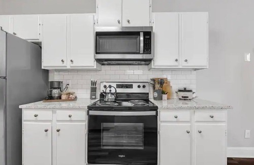 Madison Apartment | NEW! Heart of Huntsville, Amazing design