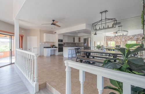 South Mountain House | NEW! Hidden mini movie theater, Game room, Putt putt, Pool, & MORE