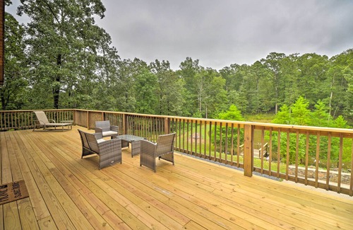 Clinton Cabin | NEW! Hideaway Cabin - Walk to Greers Ferry Lake!