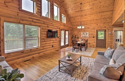 Clinton Cabin | NEW! Hideaway Cabin - Walk to Greers Ferry Lake!