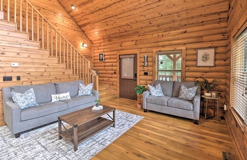 Clinton Cabin | NEW! Hideaway Cabin - Walk to Greers Ferry Lake!