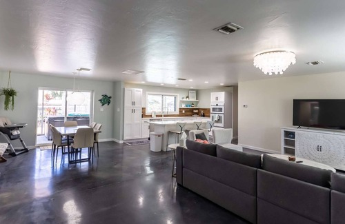 Alabama Grove Terrace House | NEW Hideaway Shores w/ 4 bedrooms and 3 bathrooms