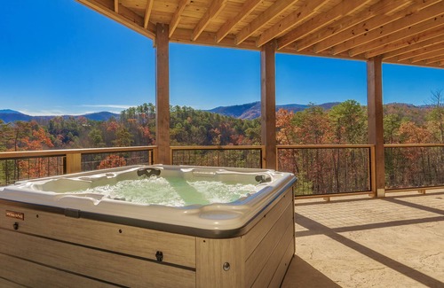 Pigeon Forge Cabin | NEW HIGH END CABIN! 5 BDRM/5.5 BATH THEATER RM/HOT TUB: CHRISTMAS AVAILABILITY!