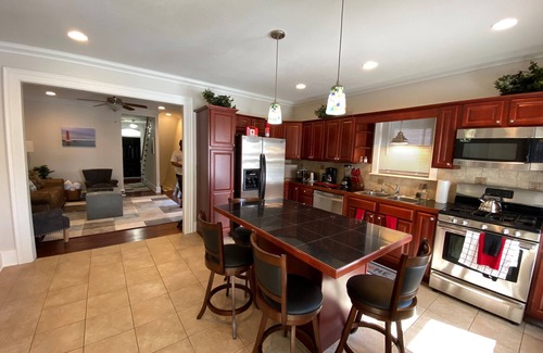 Racine House | New! Historic! Pro Cleaned, Self Check In Sleeps 16