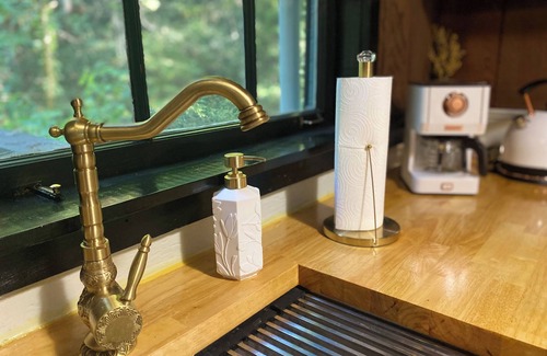 Ben Lomond Cabin | NEW Historic Santa Cruz Redwoods Retreat 1BR Cabin on a Serene Creekside Acre