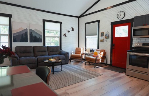 Linden Apartment | NEW! Historic Schoolhouse HotTub+FirePit+Wineries
