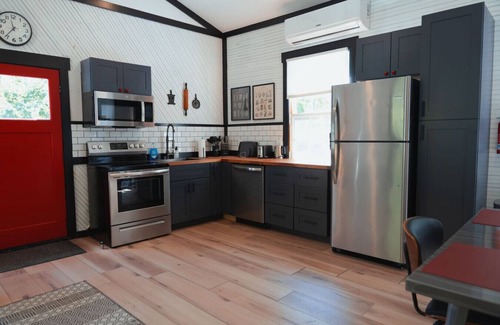 Linden Apartment | NEW! Historic Schoolhouse HotTub+FirePit+Wineries