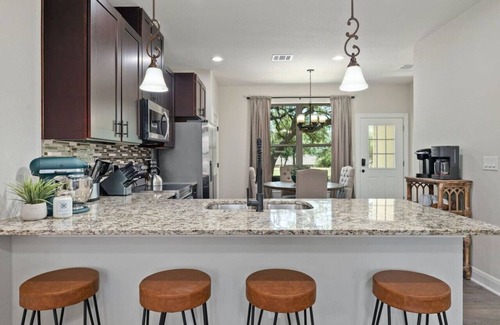 Point Venture House | New 'Hogan Haven' Golf Course! Lake! Pool! Gym!