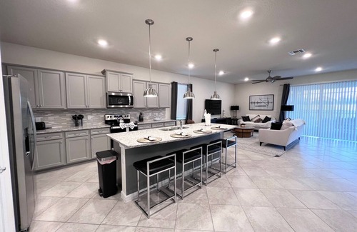 Davenport House | NEW Home! 4 En-Suites, Billiards, 2 family Rooms, No Immediate Rear Neighbor