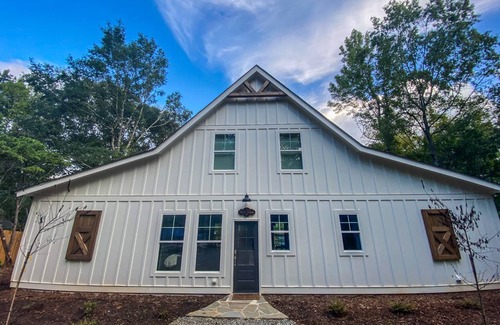 Lake Oconee House | NEW HOME and rates reduced at Clover Cottage