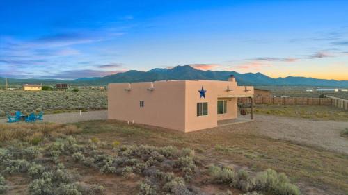 Taos House | New Home, Big Views, Hot Tub, Gazebo! - Casa del Sol