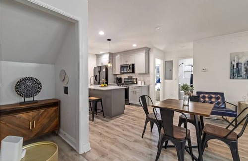 Home Park Apartment | New Home in MidTown- Sleeps 11 For Rent in Atlanta