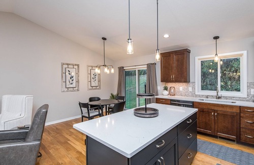 Rochester House | New Home in Private Neighborhood 3mi from Mayo
