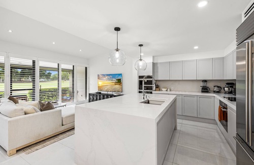 Hunt Club House | New Home on PGA National Golf Course with Private Hot Tub by Guaranteed Rental™