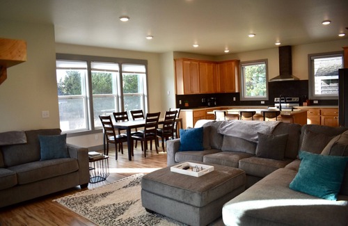 Oregon Coast House | NEW HOME! Pacific City, NHBRHD off Cape Kiwanda Dr, 5 min. walk to beach/Pelican