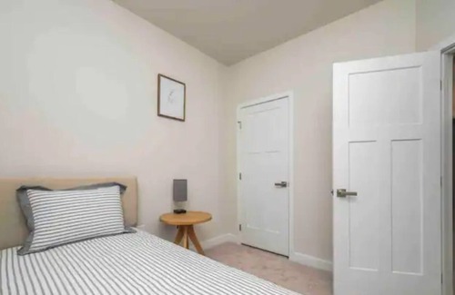 North Chesterfield House | New Home Sleeps 6 Close to Downtown