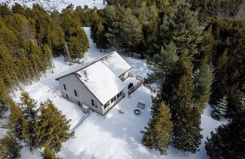 Gills Rock House | * New home w/ wood fireplace, tucked in peaceful woods centrally located !