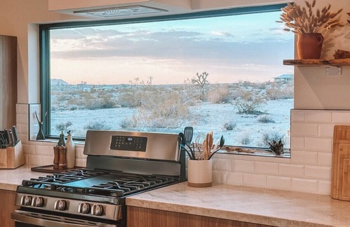 Joshua Tree House | New Home with Gorgeous Views, Spa, Soaking Pool · Noetic House