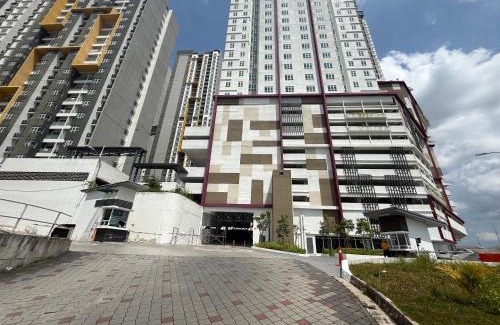Nilai Apartment | New Homestay at Mesahill premier residence with rooftop sky deck mountain view
