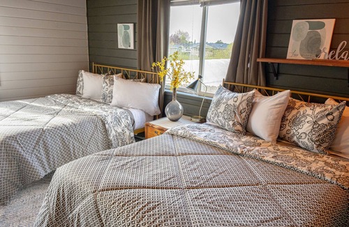 Mount Vernon House | New Hot Tub Cozy and Spacious 3bdrooms with private access to walking trail