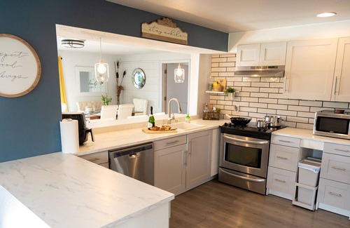 Mount Vernon House | New Hot Tub Cozy and Spacious 3bdrooms with private access to walking trail
