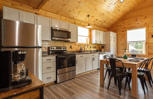 Jamestown Cabin | NEW HOT TUB Cozy Cabin Cumberland River near Lake Cumberland~Firepit~New build