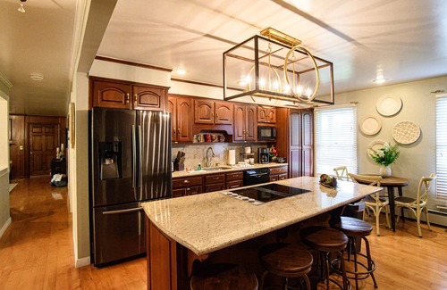 Fayetteville House | NEW HOT TUB|sleeps 10|4BR 3Ba|firepit|pingpong table|New River Gorge NP
