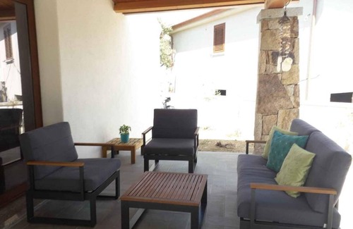 Posada House | NEW HOUSE, & FENCED GARDEN, PRIVATE PARKING NEAR BEACHES.