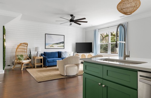 North Charleston House | NEW HOUSE! King Beds, Firepit, Grill in Park Circle!
