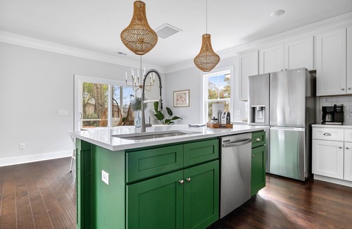 North Charleston House | NEW HOUSE! King Beds, Firepit, Grill in Park Circle!