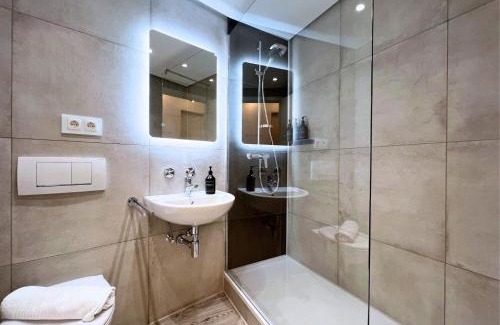 Antonsviertel Apartment | NEW I GREAT CITY VIEW I 32 FLOOR I BOXSPRINGBED and NETFLIX